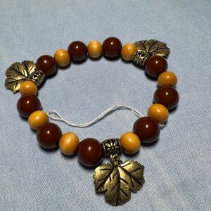 Beautiful bracelet with the beautiful charm of leaves.